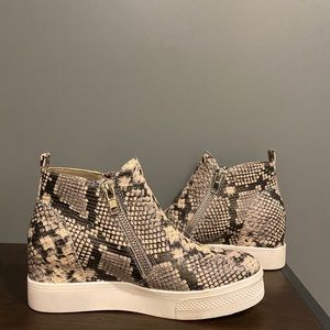 Snakeskin heeled bootie